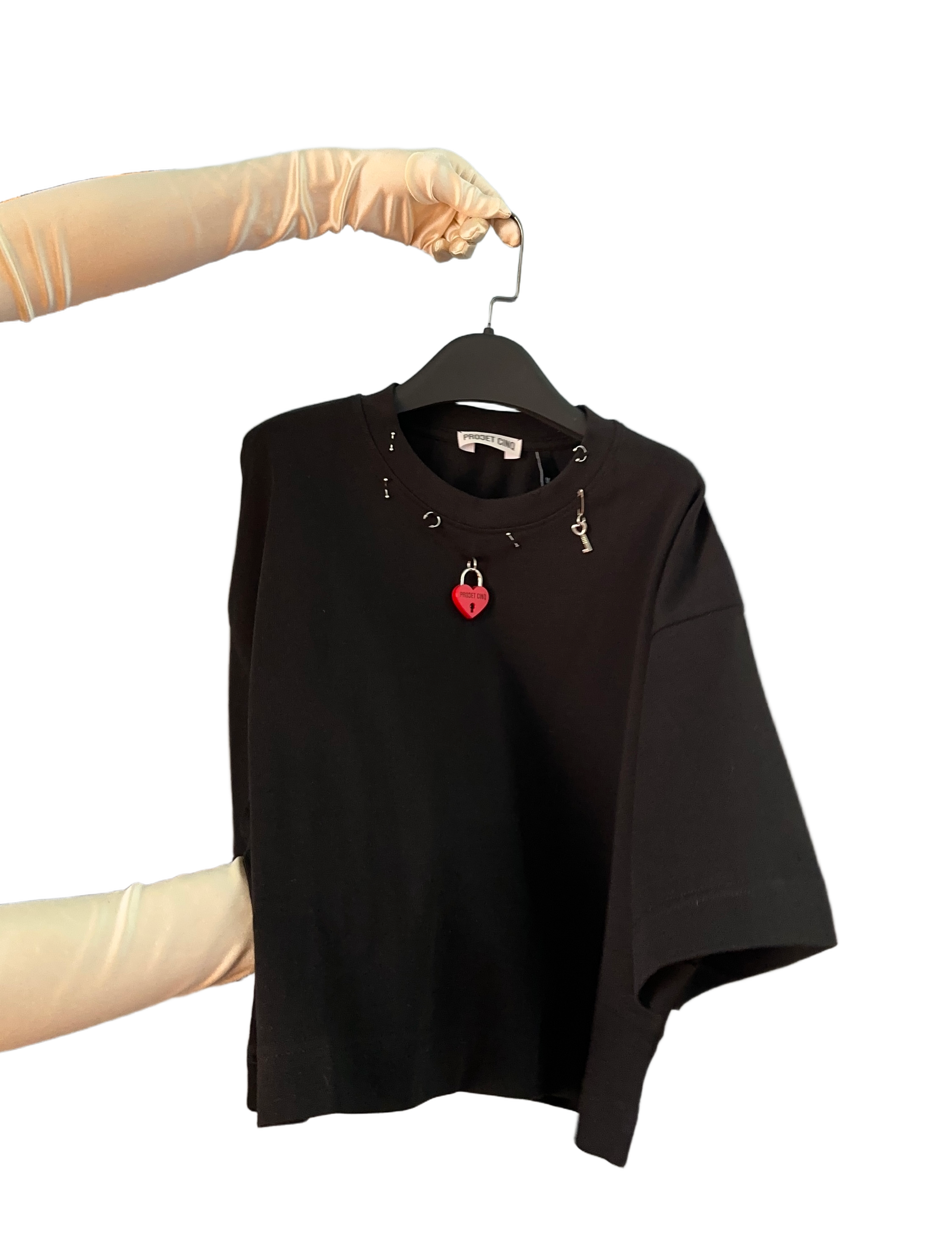 Cropped T-shirt with Heart lock
