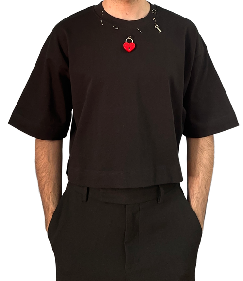 Cropped T-shirt with Heart lock